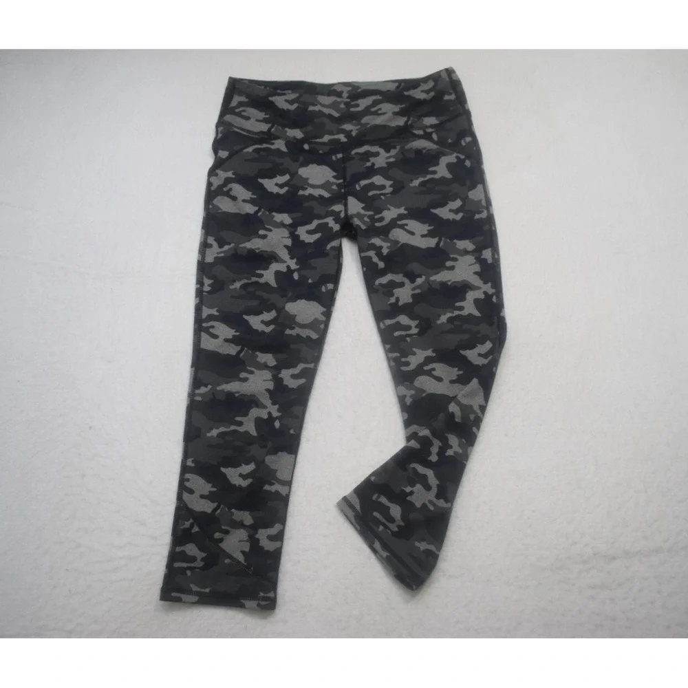 Fabletics Camouflage Capri Leggings Compression Yoga Pants Womens‎ Size Medium